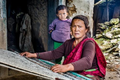 hand-woven-nepali-rug-gurung-women-ghandruk-nepal
